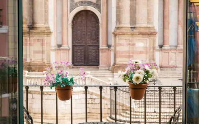 Holidays2Malaga junto Catedral