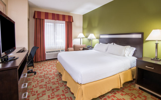 Holiday Inn Express Cleveland Airport - Brookpark, an IHG Hotel