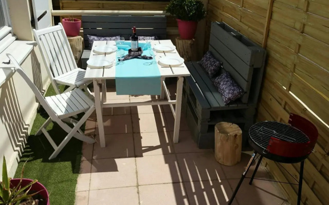 TERRASSE -100 m PLAGE - GRAND APPARTEMENT-8 PERS