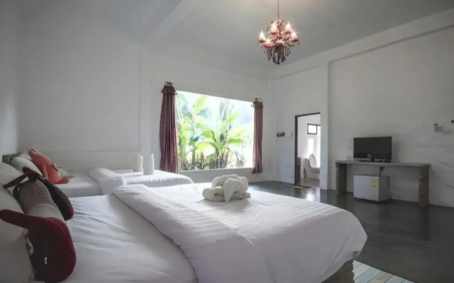 Monoko Porploen Resort Suanphung