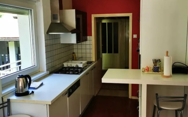 Apartment Sandra - Dubovac, 1,7 km From Centre