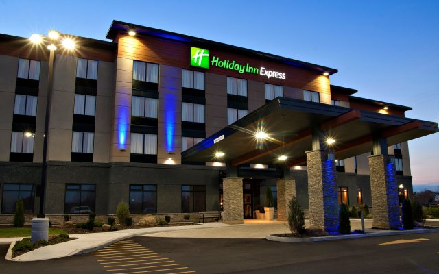 Holiday Inn Express Pembroke, an IHG Hotel