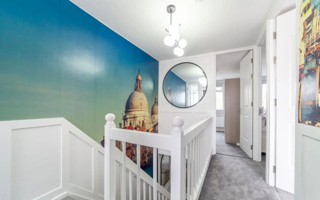 Excellent 3-bed Flat In Elephant & Castle