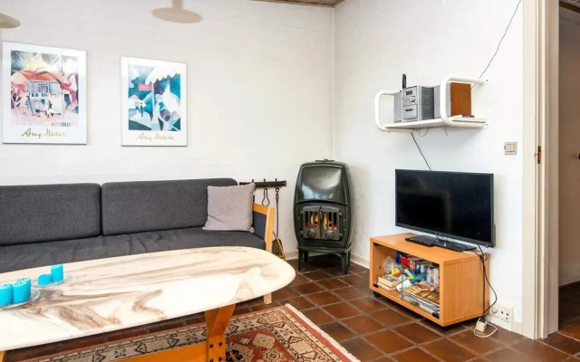 Waterfront Holiday Home in Henne near Sea