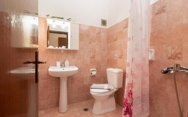Gennadi Sun Apartments 300 m from the beach