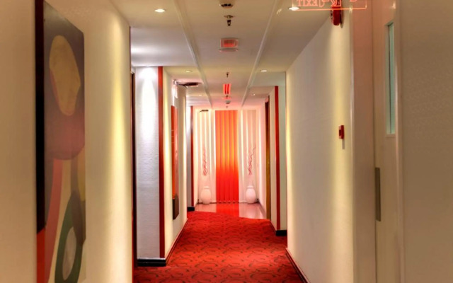 Broadway Hotel