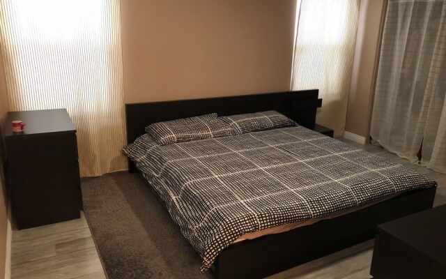 Locationstripeverything Is Closemodel House