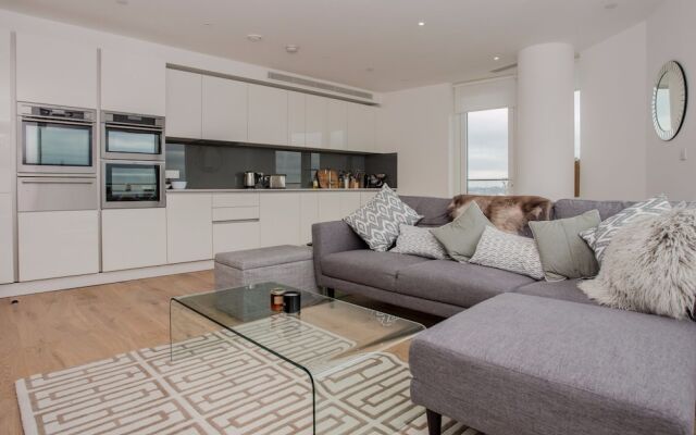 2 Bedroom Flat in Battersea on 20th Floor