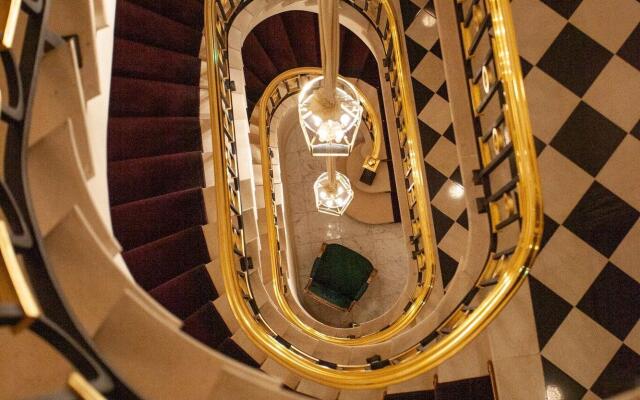 La Reserve Paris Hotel and Spa