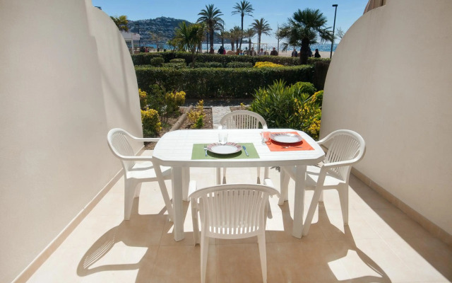 Apartamento a pie de playa, climatizado y parking