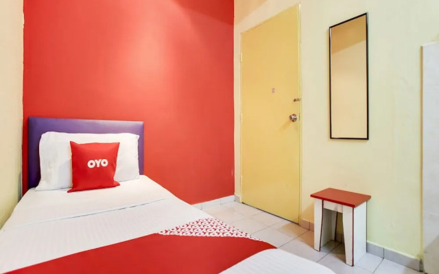 OYO 89615 T Family Hotel