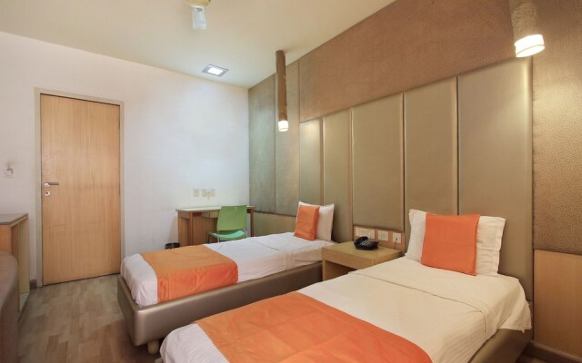 OYO 11883 Hotel Purple Inn