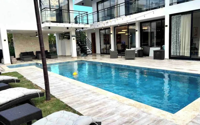 Elegant, Modern Style Villa in Playa Nueva Romana2