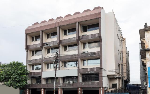 OYO Townhouse 620 Hotel Surya