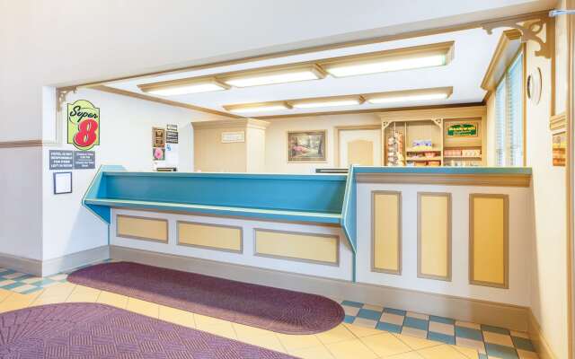 Super 8 by Wyndham Brooklyn