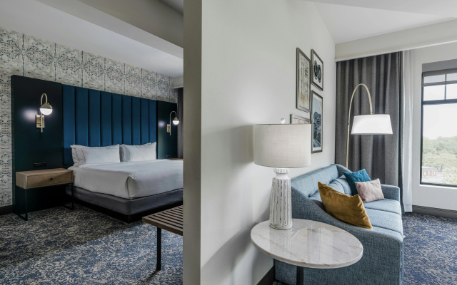 The Hamilton Alpharetta, Curio Collection by Hilton