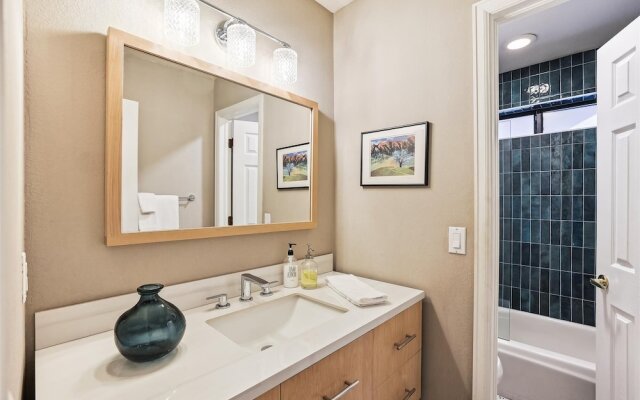 Park Forest  4 Bedroom Home by RedAwning