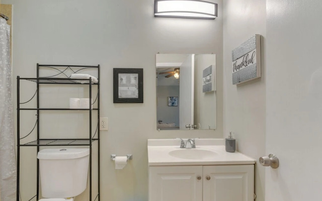 Walk to Beach: Galveston Vacation Rental!