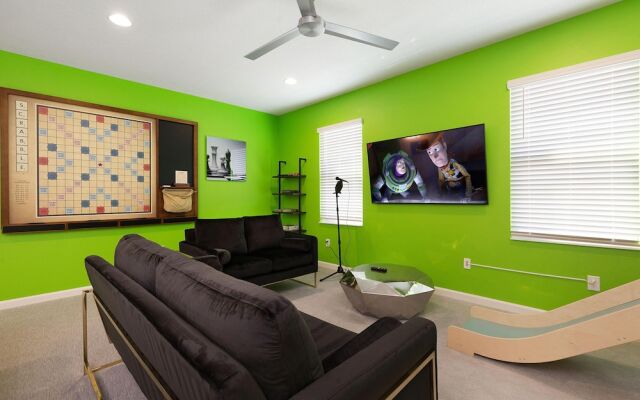 St004v: 10 Bed, Frozen, Spongebob