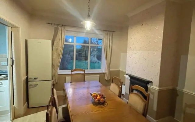 Charming Home in Huddersfield w/ Parking Petsok