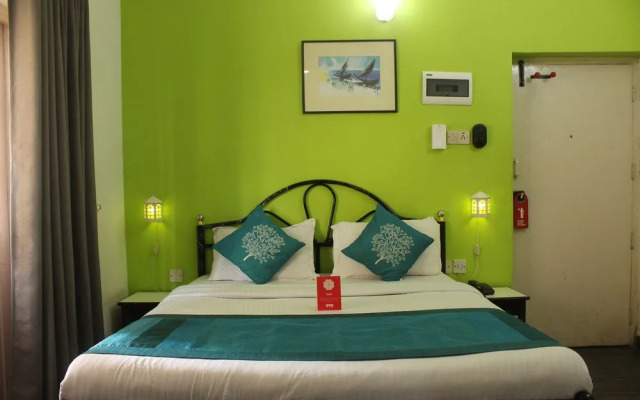 OYO 2374 Renton Manor