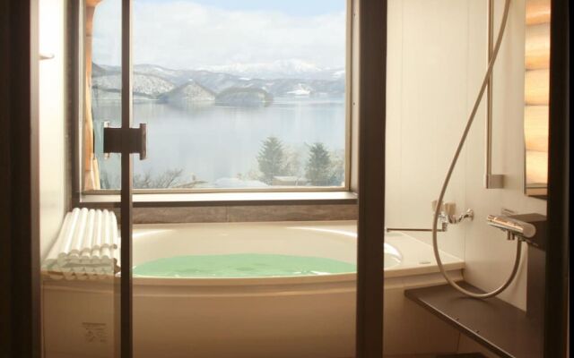 Kitutuki Canadian Club