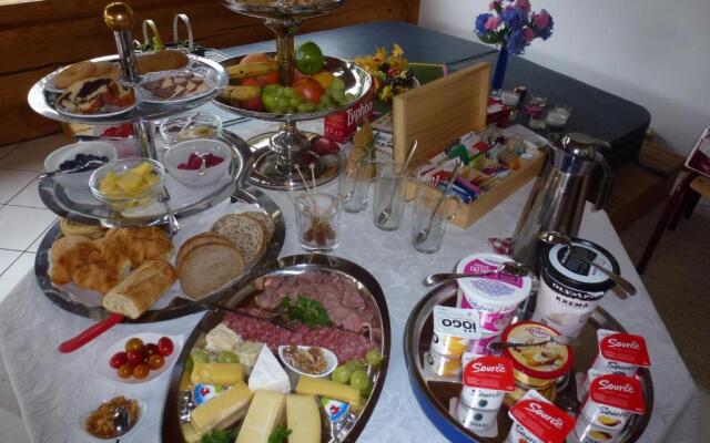 Little Black Bear Lodge/B&B