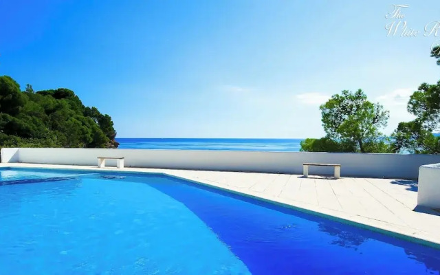 White Rock Villa With Breathtaking Views and Pool