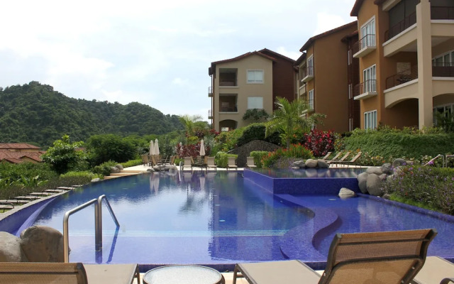 CR Luxury Los Sueños Condos