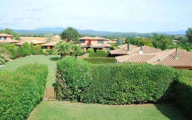 Quaint Villa in Navata With Fenced Garden