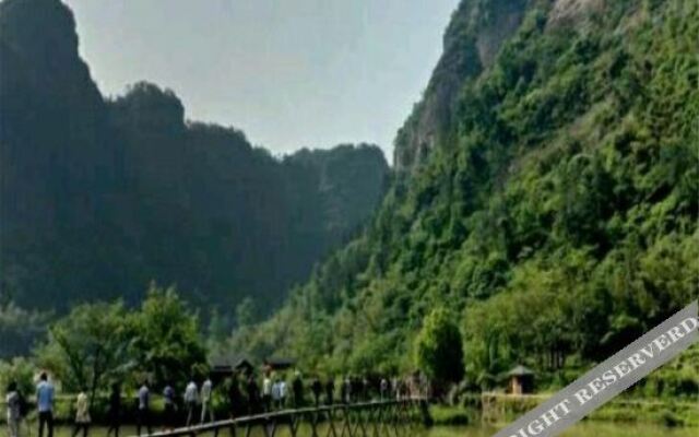 Xinchang Yunqi Small Building House