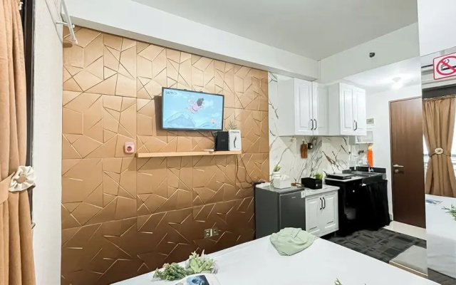 Modern Chic Studio At Transpark Cibubur Apartment