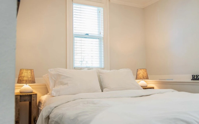 Updated and Modern Alameda 1 Bedroom