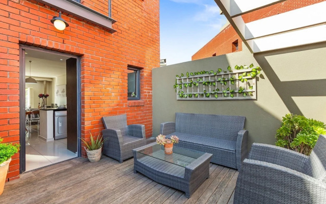 Manhattan Wharfside 301