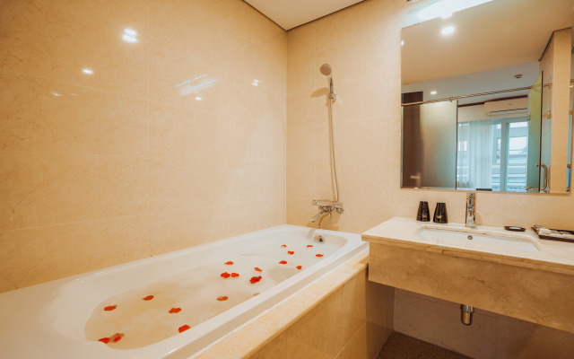 Thang Long Opera Hotel