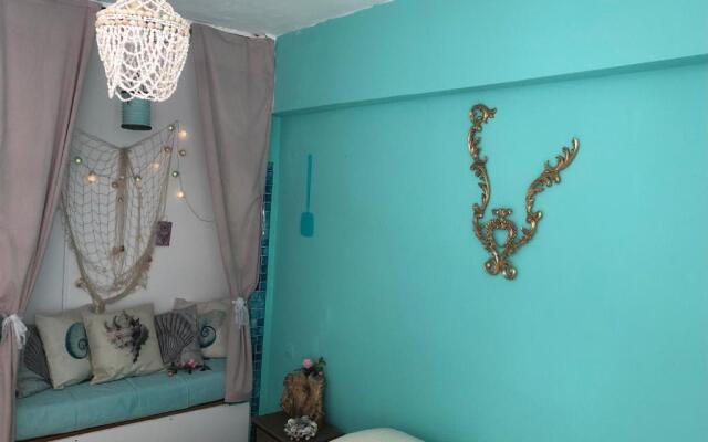 The turquoise house