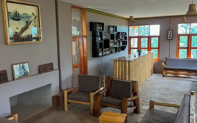 Gorilla Bluff Lodge