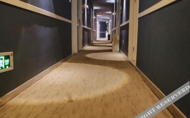 Changee Hotel MINI (Shanghai Zhoupu Fanrong Road Subway Station)