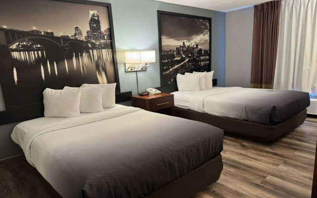 Super 8 by Wyndham Bloomington/Airport