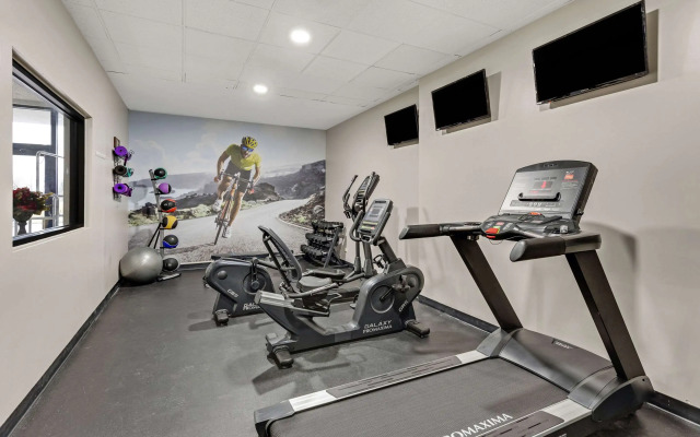 Clarion Pointe Near Erie Casino