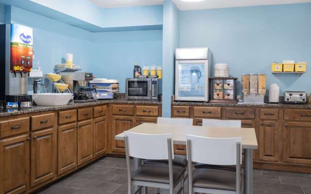 Days Inn by Wyndham Hamilton