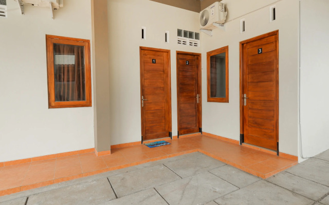 OYO 90045 Annafi Apartel