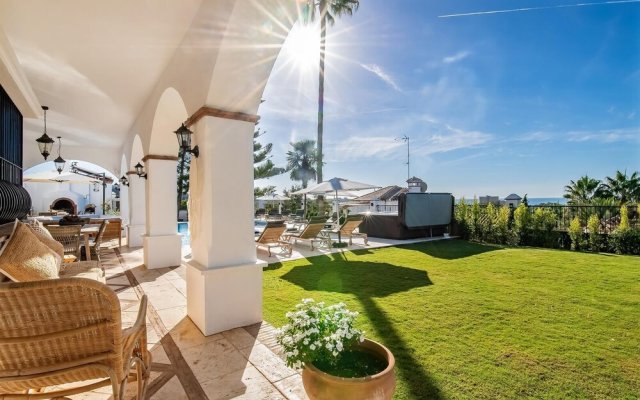 Super Villa Near Beach with Heated Pool