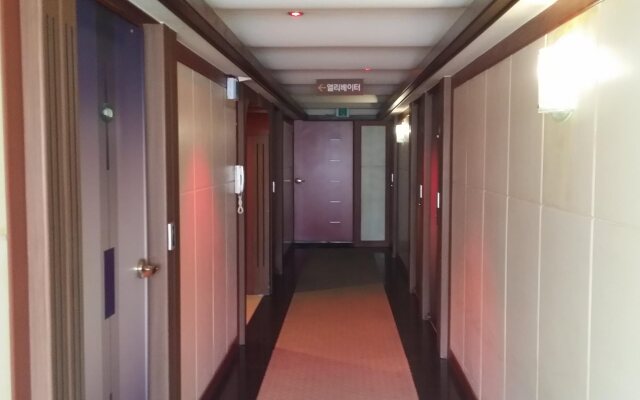 Plus Motel