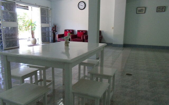 Albatross Guesthouse @ Thungwualaen Beach