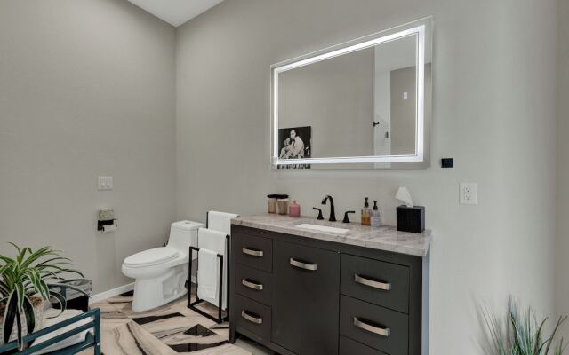 The Bentley Hotel - Elvis Room - Pool View