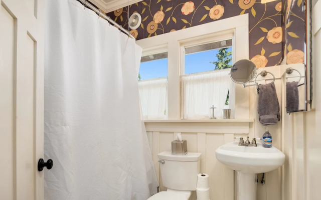 Seattle Vacation Home: Montlake 7 Bedroom