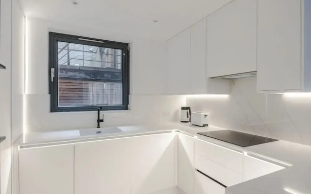 Blue Jeans White Shirt - Fitzrovia - by Frankie Says