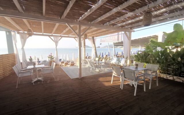 Casa Del Mar Suites & Apartments