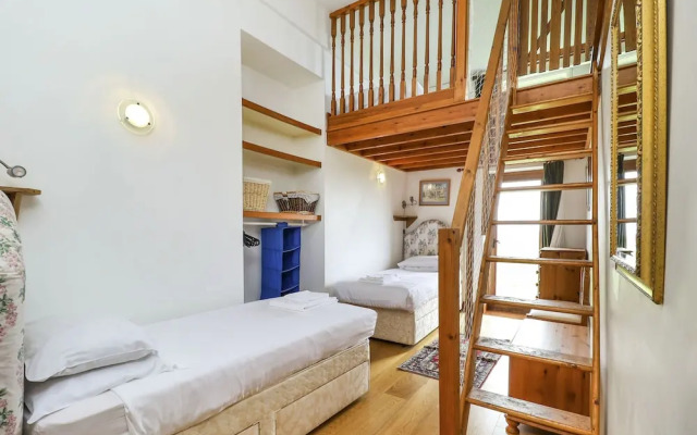 The Old Signal House